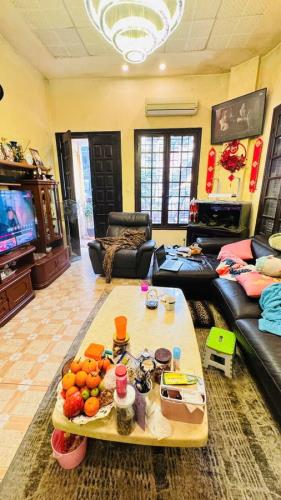BÁN BIỆT THỰ MẶT PHỐ TRIỆU VIỆT VƯƠNG, HAI BÀ TRƯNG, 200M2 3 TẦNG GIÁ 42 TỶ- KINH DOANH - 1