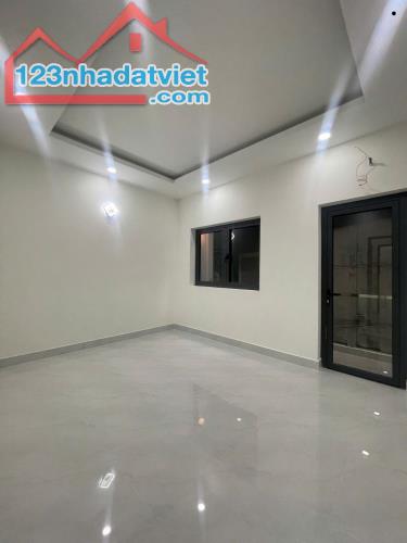Bán gấp nhà mới đẹp lung linh ở ngay Nguyễn Duy, cách MT 10m, 41m2, SHR, chỉ 4.9 tỷ. - 3