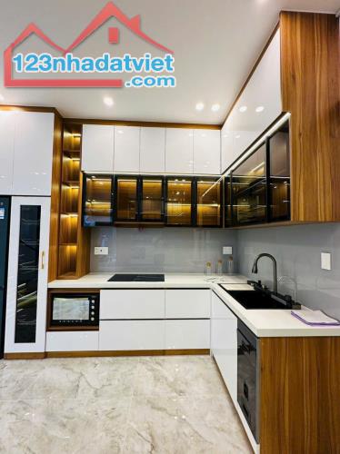 🔥 HXH 8m Ni Sư Huỳnh Liên – VTKD đa ngành nghề, DT: 4 x 14m, 5 tầng, chỉ 10.5 tỷ LT - 2