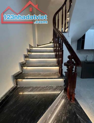 SIÊU GẤP: NHÀ 5 TẦNG, THANG MÁY, 2 MẶT NGÕ, SỔ ĐỎ 43M PHỐ TRẦN KHÁT TRÂN, Ô TÔ CÁCH 10M - 2
