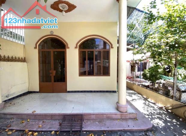 Bán Gấp Nhà Cấp 4-1 Sẹc Đ.Lê Thị Hà-Tân Xuân 92m2-SHR. Gía 880 Triệu