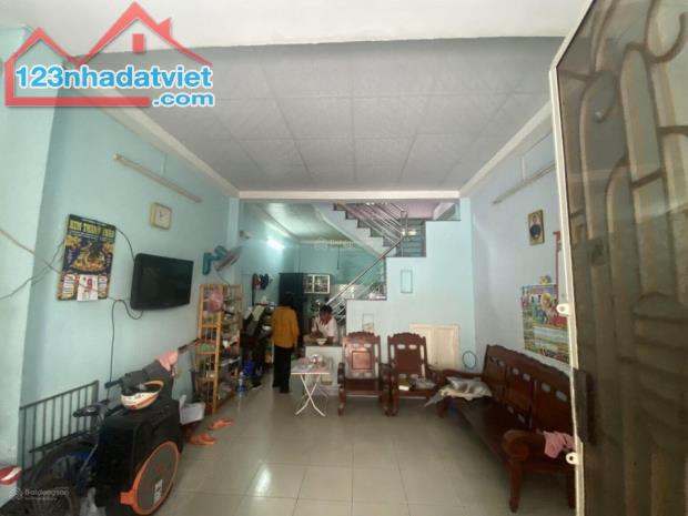 Bán nhà 72m², đường Cách Mạng Tháng Tám, Q.10, 2 tầng, 7,x tỷ - 1