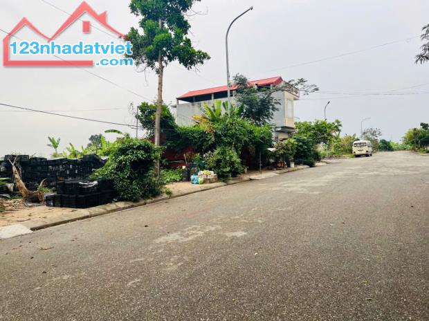 Duy nhất 1 lô tại TĐC đằng sau UBND xã Lê Lợi giá chỉ 2 tỷ  LH 0979087664 - 2