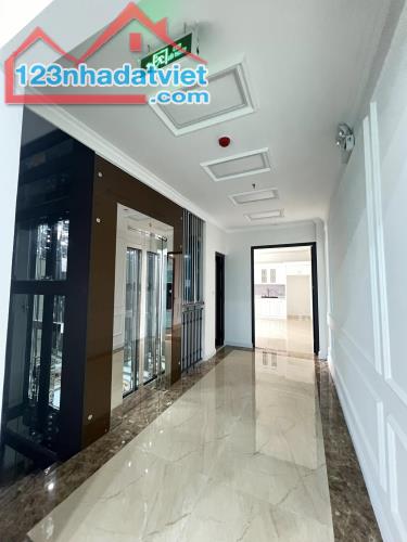 Bán tòa văn phòng mặt phố quận Cầu Giấy, giá 45,5 tỷ, 80m2, 6 tầng, vỉa hè rộng - 2