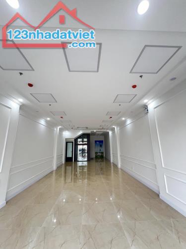 Bán tòa văn phòng mặt phố quận Cầu Giấy, giá 45,5 tỷ, 80m2, 6 tầng, vỉa hè rộng - 3