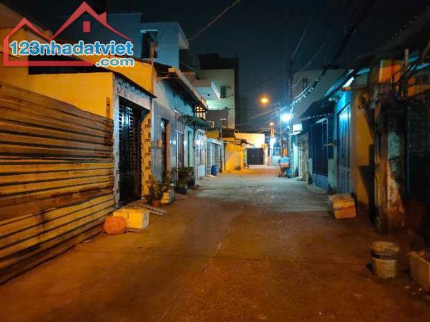 Chính chủ bán căn nhà 4 Tầng gần Bến xe An Sương, Quận 12, diện tích 120m2, sẵn sàng công