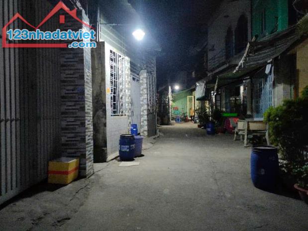 Chính chủ bán căn nhà 4 Tầng gần Bến xe An Sương, Quận 12, diện tích 120m2, sẵn sàng công - 2