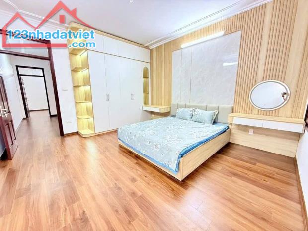 BÁN NHÀ HỮU HƯNG - TÂY MỖ - Ô TÔ CON ĐỖ CỬA – Ở NGAY -NGÕ 3.5M – MẶT TIỀN HƠN 5M – NHÀ DÂN - 1