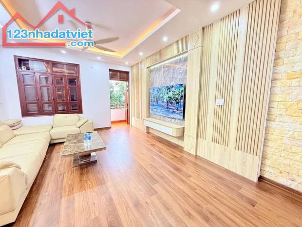 BÁN NHÀ HỮU HƯNG - TÂY MỖ - Ô TÔ CON ĐỖ CỬA – Ở NGAY -NGÕ 3.5M – MẶT TIỀN HƠN 5M – NHÀ DÂN - 2