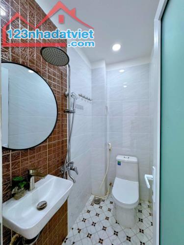 Cần tiền bán gấp căn nhà Đường Phổ Quang, P.2, Quận Tân Bình. Giá chỉ 2tỷ650 còn thương lư - 4