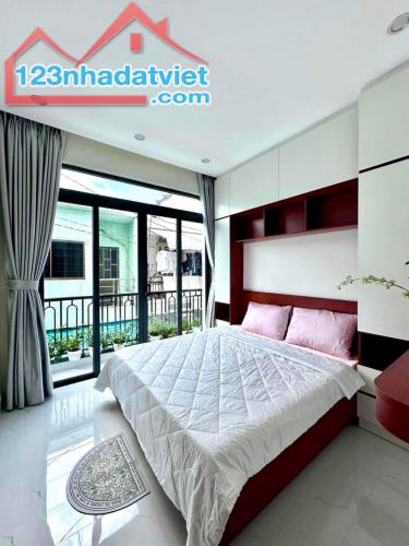 Cần tiền bán gấp căn nhà Đường Thành Thái, Quận 10. Giá chỉ 2tỷ370 (TL). Sổ hồng riêng   - - 1