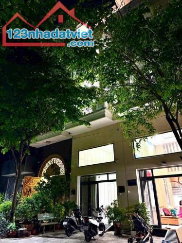 GẤP! Bán Nhà 5 Tầng, Hẻm Nhựa 10m, Thới An 16, Quận12-66m2-Gần Chợ, UBND-Giá Tốt Chỉ 6.6Tỷ