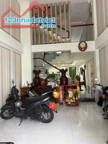 GẤP! Bán Nhà 5 Tầng, Hẻm Nhựa 10m, Thới An 16, Quận12-66m2-Gần Chợ, UBND-Giá Tốt Chỉ 6.6Tỷ - 1