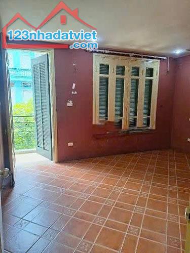 Cho thuê nhà nguyên căn ở Đê La Thành, Ba Đình 90m x 5T giá 25 triệu, ô tô đỗ cửa - 2
