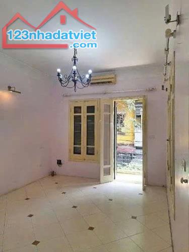 Cho thuê nhà nguyên căn ở Đê La Thành, Ba Đình 90m x 5T giá 25 triệu, ô tô đỗ cửa - 3