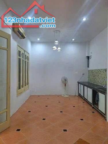 Cho thuê nhà nguyên căn ở Đê La Thành, Ba Đình 90m x 5T giá 25 triệu, ô tô đỗ cửa - 4