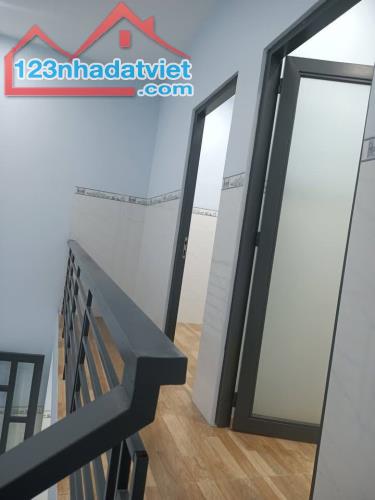 Nhà 2pn, xe hơi tới nhà, mới làm 100%, sạch đẹp, gần chợ Cầu Đồng, TL13 - 3