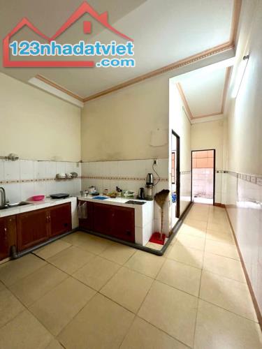 Bán Nhà C4 TTN01,Q12 – 230m² - 3.2 Tỷ - Xe Hơi Ngủ Trong Nhà - 3