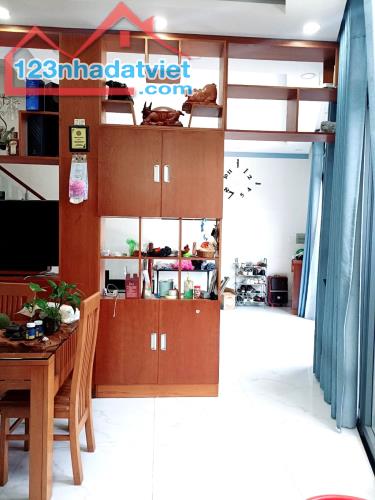 BÁN NHÀ 3 TẦNG Ô TÔ ĐỖ CỬA - LINH XUÂN - LÀNG ĐẠI HỌC - 60M2 - NGANG 6M - 5,3 TỶ - 2