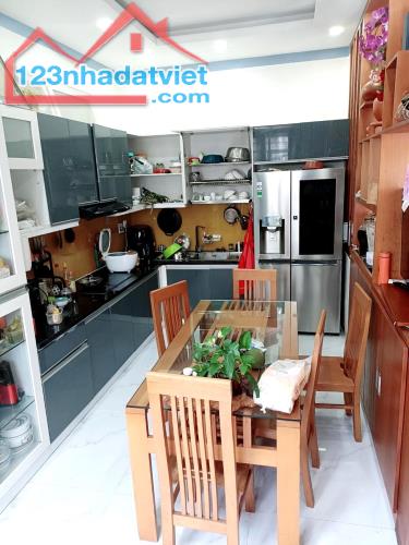 BÁN NHÀ 3 TẦNG Ô TÔ ĐỖ CỬA - LINH XUÂN - LÀNG ĐẠI HỌC - 60M2 - NGANG 6M - 5,3 TỶ - 3