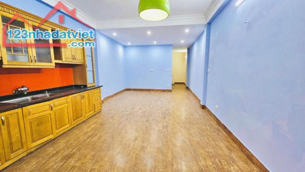 Ô TÔ VÀO NHÀ PHỐ TRỊNH ĐÌNH CỬU, ĐỊNH CÔNG, HM 50M 5T - 4