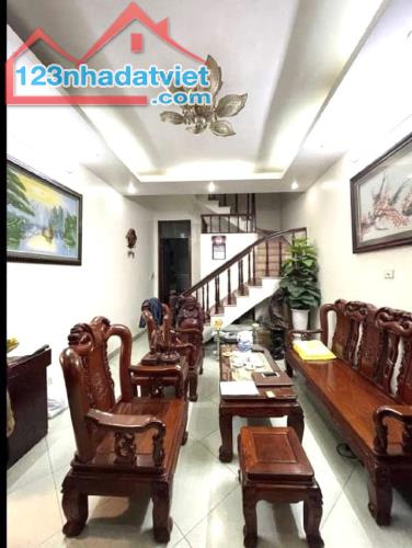 BÁN NHÀ GẦN PHỐ NGUYỄN CHÍ THANH – ĐỐNG ĐA, PHÂN LÔ Ô TÔ ĐỖ CỬA, NHÀ 4 TẦNG ĐẸP Ở NGAY.
