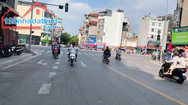 HƠN 8 TỶ, NHÀ NGỌC LÂM 40M, 4T, MT4M, Ô CHỜ THANG MÁY, CÁCH 20M RA SÂN XE 45 CHỖ QUAY ĐẦU.