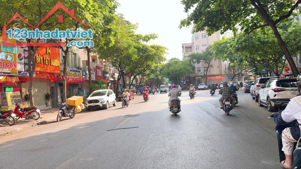 HƠN 8 TỶ, NHÀ NGỌC LÂM 40M, 4T, MT4M, Ô CHỜ THANG MÁY, CÁCH 20M RA SÂN XE 45 CHỖ QUAY ĐẦU. - 1