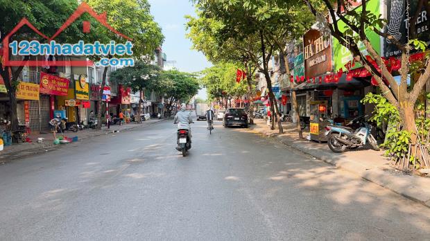HƠN 8 TỶ, NHÀ NGỌC LÂM 40M, 4T, MT4M, Ô CHỜ THANG MÁY, CÁCH 20M RA SÂN XE 45 CHỖ QUAY ĐẦU. - 2