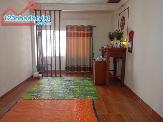 HƠN 8 TỶ, NHÀ NGUYỄN VĂN CỪ 40M, 4T, MT4M, Ô CHỜ THANG MÁY, 20M RA SÂN XE 45 CHỖ QUAY ĐẦU. - 1