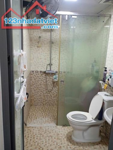 HƠN 8 TỶ, NHÀ NGUYỄN VĂN CỪ 40M, 4T, MT4M, Ô CHỜ THANG MÁY, 20M RA SÂN XE 45 CHỖ QUAY ĐẦU. - 2