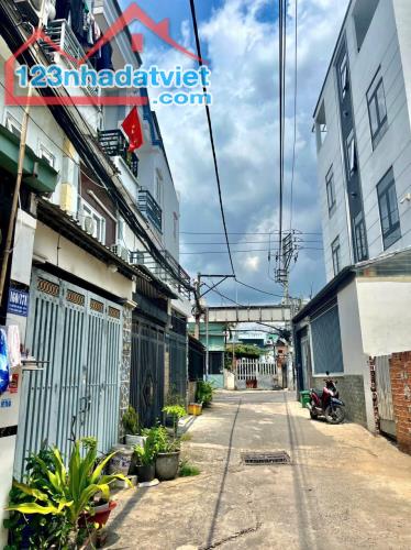 Nhà mới 1 trệt 2 lầu đường 6m huỳnh thị hai tân chánh hiệp