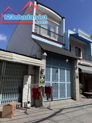 NHÀ CHÍNH CHỦ BÌNH CHÁNH NẰM TRỤC ĐƯỜNG HƯƠNG LỘ 11 GIÁ 1,3 TỶ CẦN BÁN GẤP