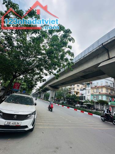Mặt phố Hoàng Cầu, Đống Đa 88m, 5 tầng, mt 7m, giá 41 tỷ - lô góc, thang máy, thông sàn