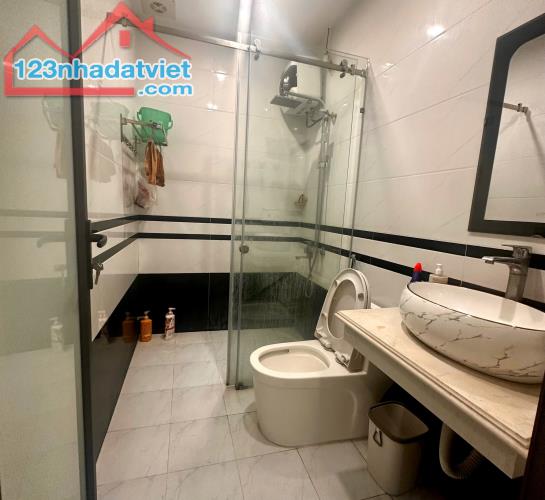 Bán nhà 5 tầng sau nhà mặt ngõ phố Đông Khê - 3