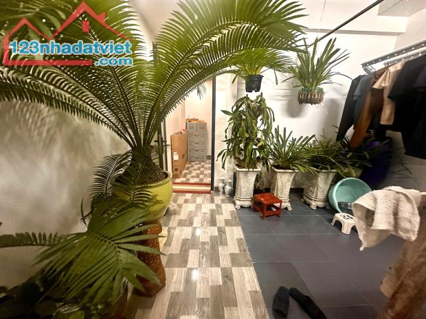 Bán nhà 5 tầng sau nhà mặt ngõ phố Đông Khê - 5