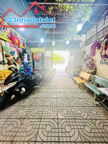 MẶT TIỀN KẾ PHẠM THẾ HIỂN - P.4 QUẬN 8 - 85M² - NGANG 5M - 3 TẦNG - 3 PN - XE HƠI VÀO NHÀ - 1