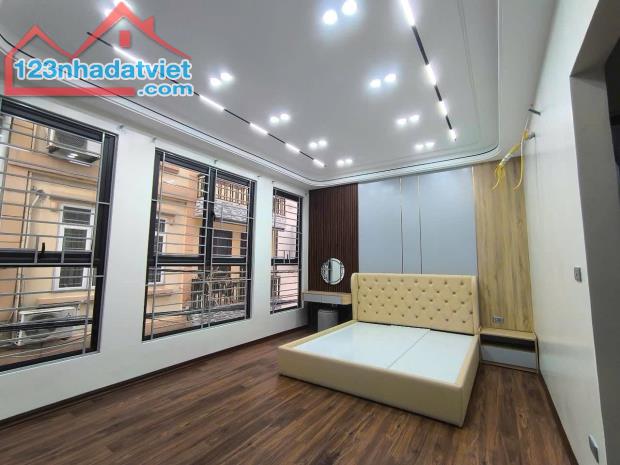 Bán nhà lô góc, mặt ngõ Giang Biên, Long Biên,ô tô, thang máy,49m2 6t mt 4.5m hơn 9 tỷ - 1