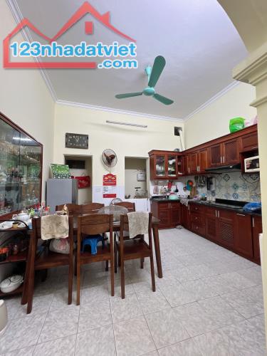 Bán nhà Khương Đình, Thanh Xuân, nhà đẹp dân xây, lô góc, ngõ rộng - 1