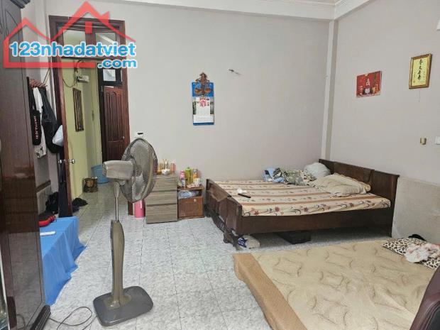 Bán nhà Khương Đình, Thanh Xuân, nhà đẹp dân xây, lô góc, ngõ rộng - 2