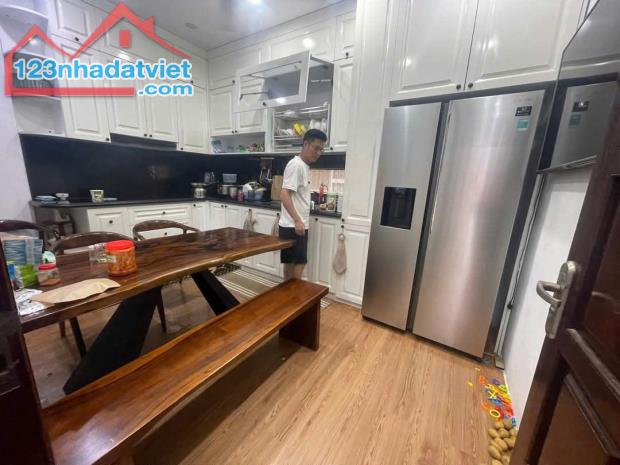 Nhà Giải Phóng, Phân Lô 2 thoáng. Ôtô vào nhà. DT 55m2 thực tế. 5 tầng. MT 4.2m. 15.2 tỷ