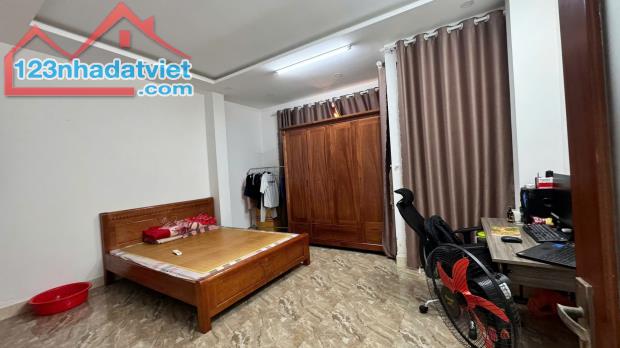 Bán nhà 4 tầng MT đường Nguyễn Xí (gần đoạn Phùng Hưng) , DT 100m2 giá 7ty2 thương lượng - 3