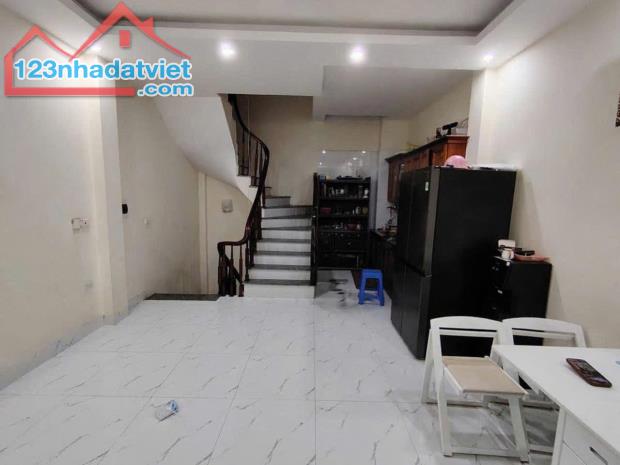 Bán nhà mặt trục chợ Đa Sĩ, kinh doanh cực tốt, DT35m2 5 tầng, ô tô chạy qua nhà giá 7.6tỷ - 4