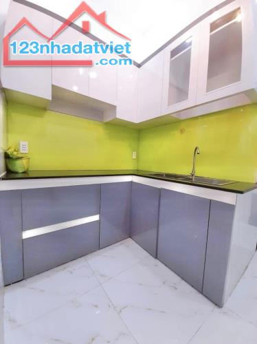 **Bán nhà p2, Tân Bình** hẻm Nguyễn Trọng Tuyển (4,3*10) 3 tầng - 6 tỷ - 2