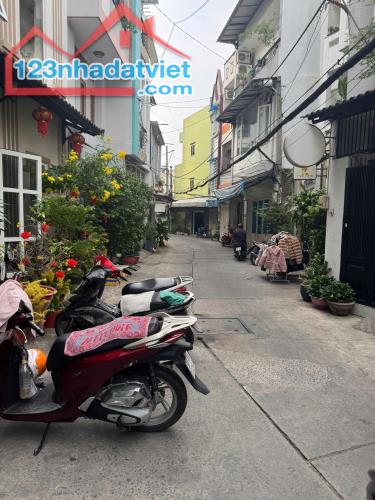 **Bán nhà p2, Tân Bình** hẻm Nguyễn Trọng Tuyển (4,3*10) 3 tầng - 6 tỷ - 3