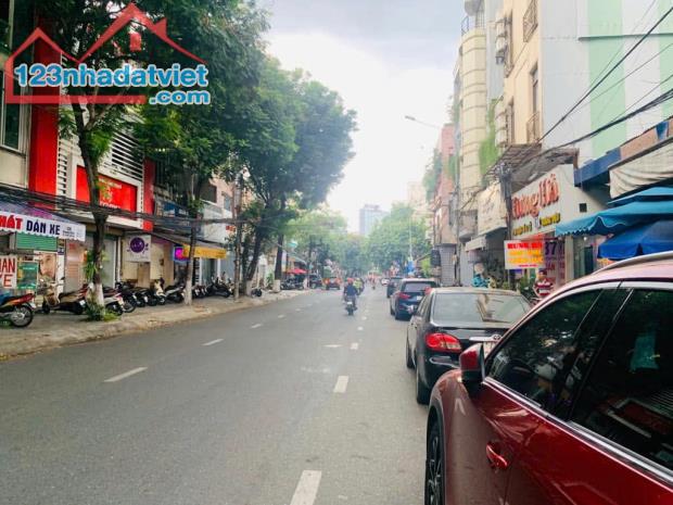Bán nhà 2 tầng MT đường Hoàng Diệu - Hải Châu, đoạn gần Chu Văn An, Dt 76m2 giá 11ty9 - 4