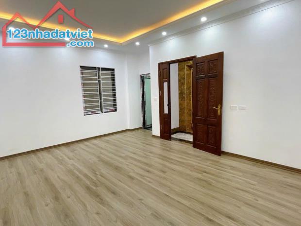 Nhà xây mới phố Pháo Đài Láng - 6 tầng - thang máy - thiết kế hiện đại - 3