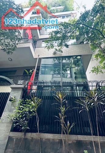 DUY NHẤT 1 CĂN SIÊU HIẾM BÁN NHÀ - LÝ NAM ĐẾ - LÔ GÓC - Ô TÔ ĐỖ CỬA VÀO NHÀ - KINH DOANH