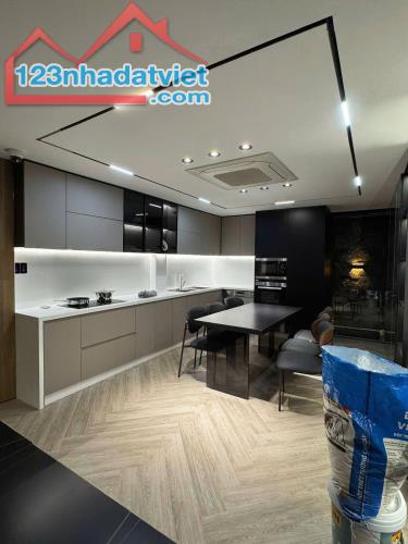 *HƠN 17TỶ -SIÊU HOTT.T  Mặt Tiền Mới_Sang Đẹp Đoạn Sung Túc BA THÁNG HAI 4Tầng 81m2 - 3