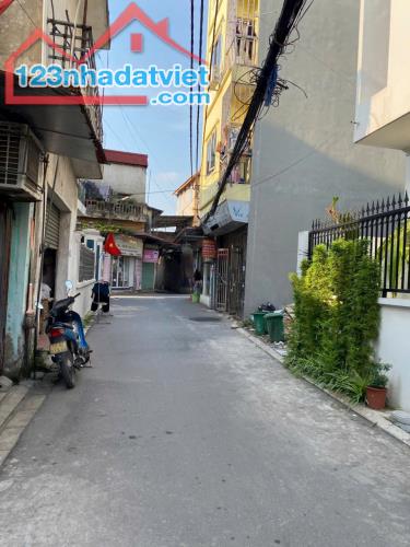 Gấp - bán nhà 57m2 Lệ Chi - trục chính kd/trường đại học May Hà Nội - chỉ 3.X tỷ